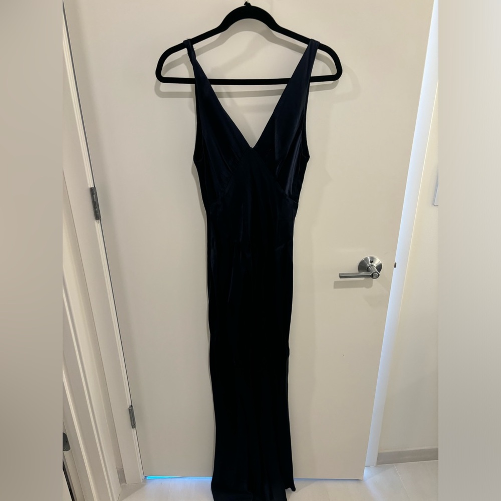 Bec + bridge moon dance Verona dress in moonlight (navy). Bridesmaid dress - Picture 4 of 7